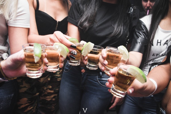 adults-alcohol-alcoholic-beverage-1304473