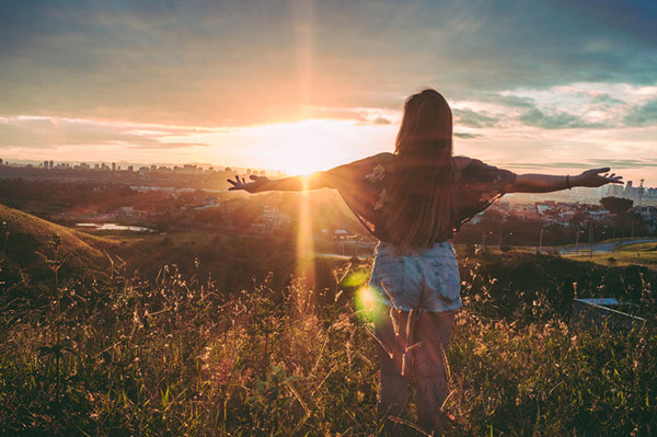 back-view-backlit-city-847483-1