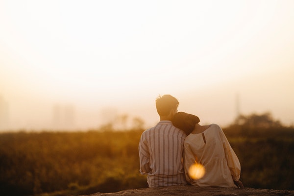 backlit-blur-couple-1415131-1
