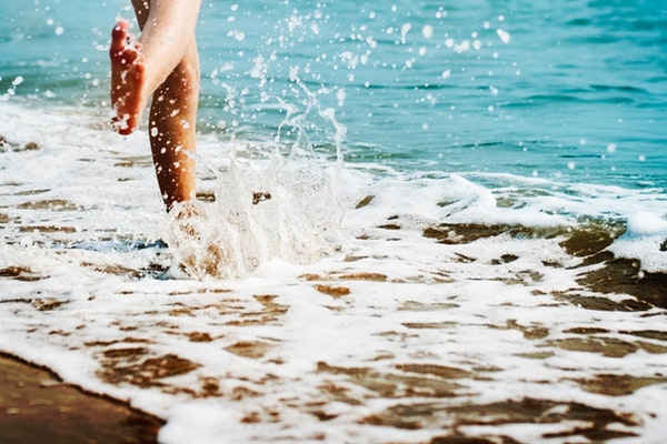 barefoot-beach-blur-296879