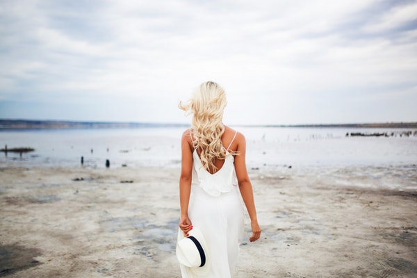 beach-blonde-dawn-2750885