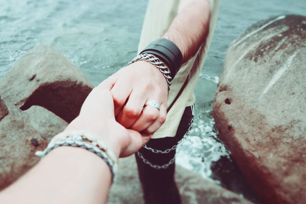 couple-follow-me-friendship-7707-1