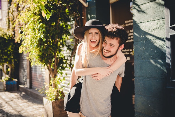 couple-fun-happiness-2612975