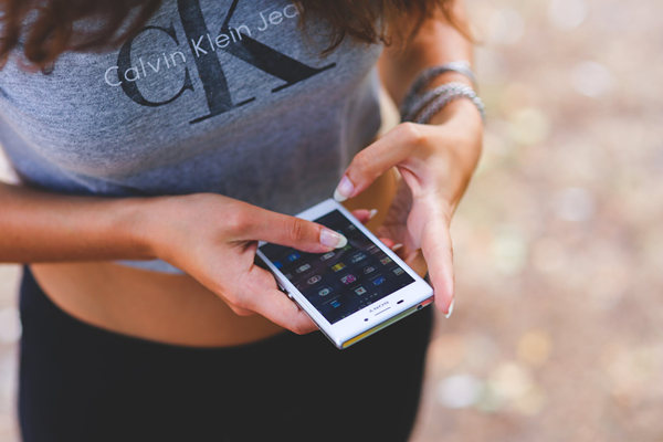 hands-people-woman-smartphone