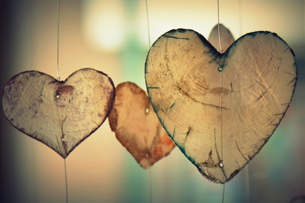 hanging-heart-romance-37410