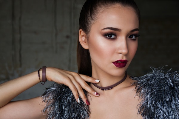 portrait-of-young-woman-247287-1