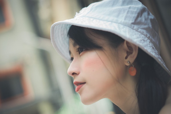 selective-focus-photo-of-woman-wearing-white-cap-1101598