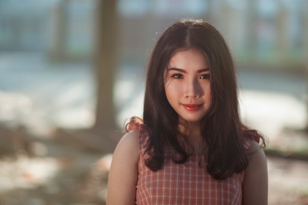 selective-focus-photography-of-woman-with-pink-and-white-732420