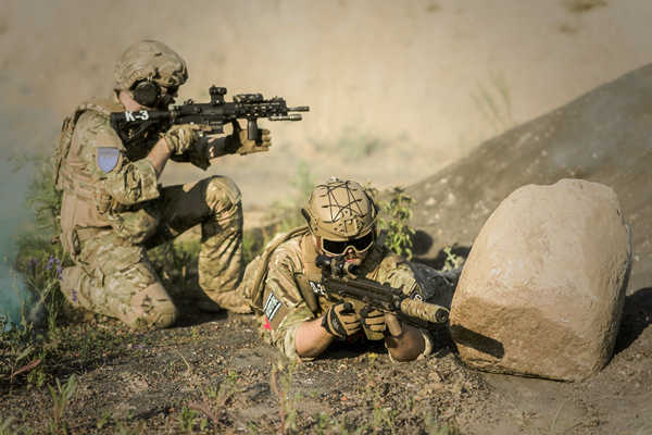war-desert-guns-gunshow-163467