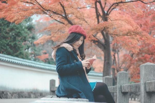 女生说你查户口啊怎么幽默回复？教你如何快速避免尴尬！