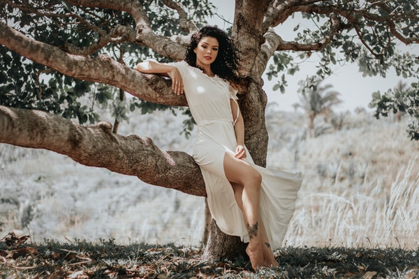 woman-leaning-on-tree-3240588