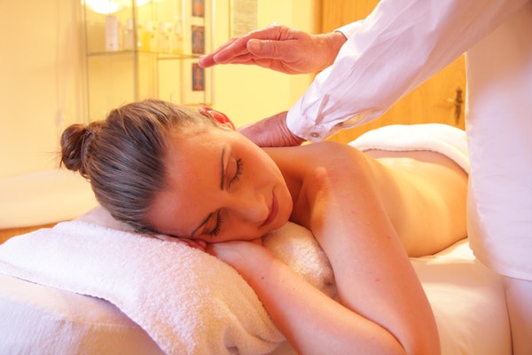 woman-relaxing-relax-spa-56884