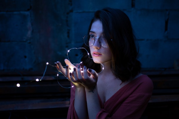 如何挽回一个不爱你的人？这几招帮你攻破女人心防