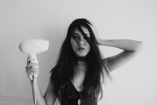 和女生聊天开头难？找不到方向？给你指条明路！