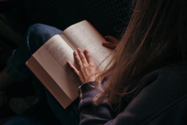 第一次约女生吃饭时 这么做会让女生对你好感攀升！