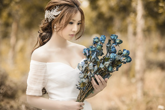 女生说肚子疼怎么回复安慰，别再说多喝水啦！