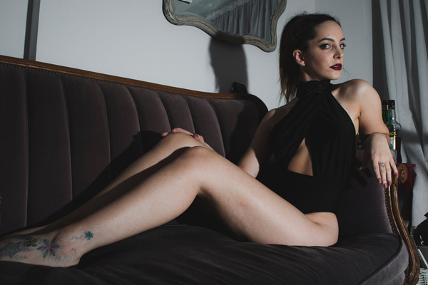 和女生聊天制造幽默的聊天技巧，4个让女生欲罢不能的幽默聊天技巧