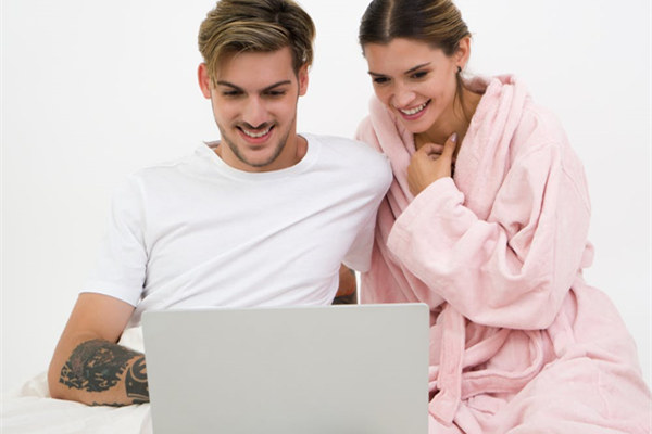 情人节跟女生表白怎么说？说什么？（内附实战对话）