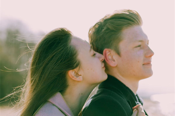 情人节女生说“我爱你”怎么回？教你在情人节轻松脱单！