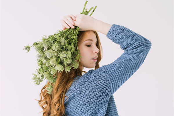 女生说肚子疼如何安慰？教你高情商回复方法！