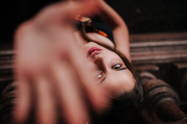 女生聊天敷衍都有哪些表现？女生聊天敷衍你时该如何回应？