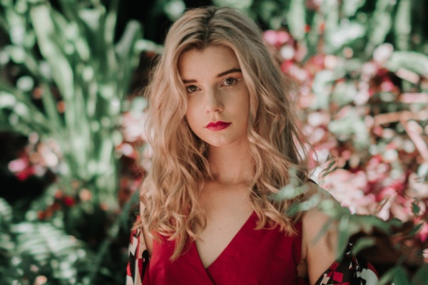 第一次跟女生聊天怎么自我介绍？让女生爱上你就在一秒钟