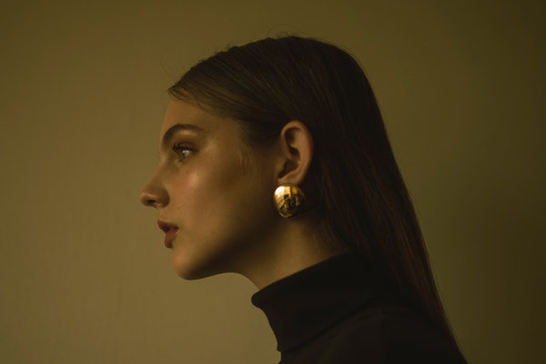 想要和女生暧昧却遭冷遇，是坚持还是放弃？高情商男人都这么做！