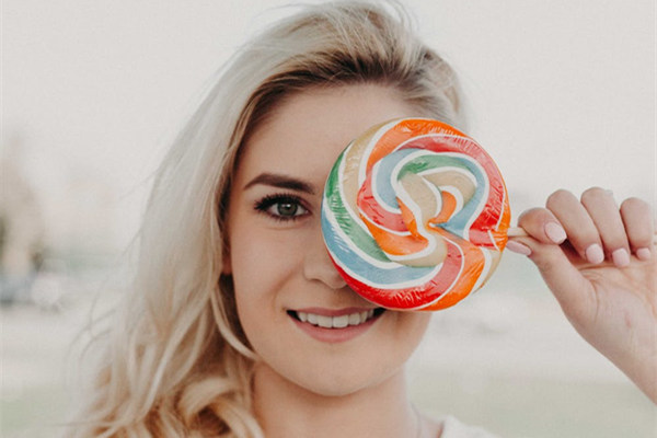 第一次约女生看电影说什么？