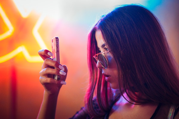 和女生聊天对方态度时坏时坏？高情商男人教你如何应对！