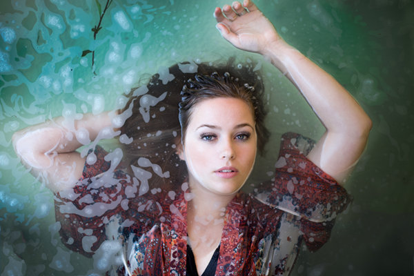 女生觉得自己丑，怎么回答才能哄她开心？