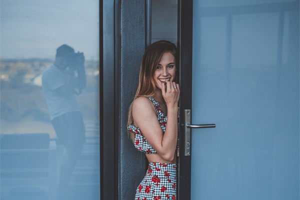 简单恋爱追女生必学的聊天技巧，5个技巧秒杀竞争对手！