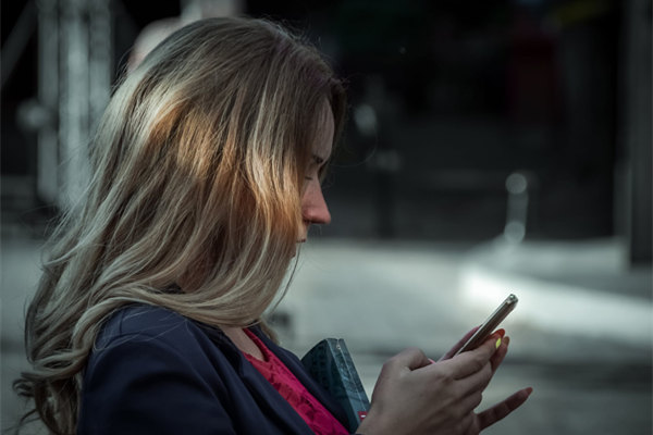 晚上和妹子聊天第一句，让妹子忍不住想要一直和你聊天的秘诀!