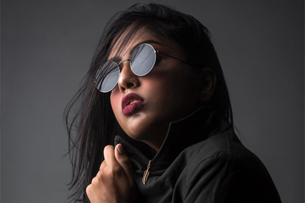 和内向女生怎么找话题聊天？说什么？