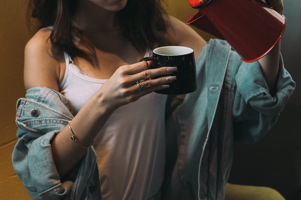 女生刚睡醒说好困怎么幽默回复？