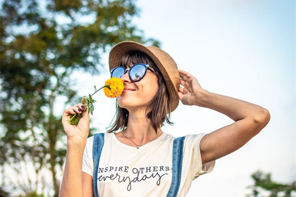 女生回微信慢或者突然不回复了是什么意思？该怎么办？