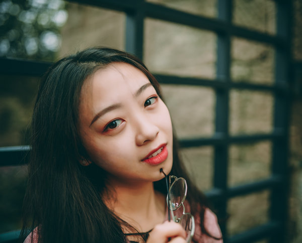 约女生出来玩她说不想去