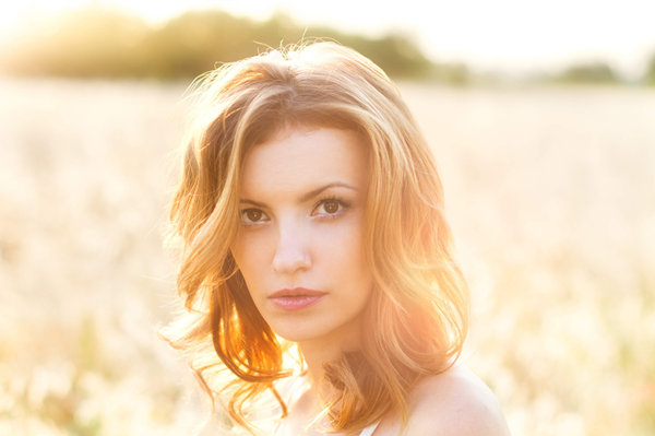 女生说你不在乎我 该怎么回复她？