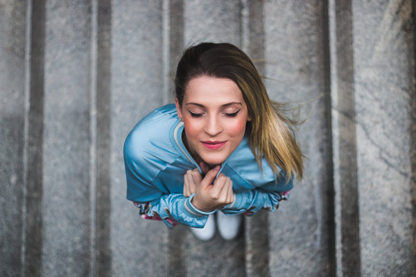 女生回微信慢或者突然不回复了是什么意思？该怎么办？