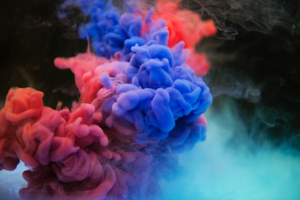 第一次和女生聊天聊什么？