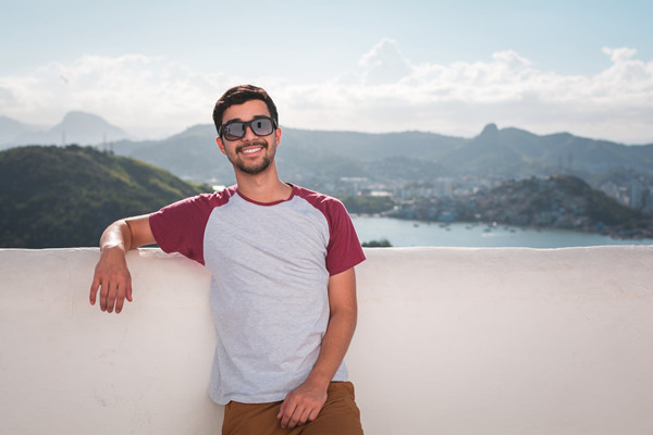 被喜欢的女生说“丑”怎么办？男生长得丑该如何追女生？