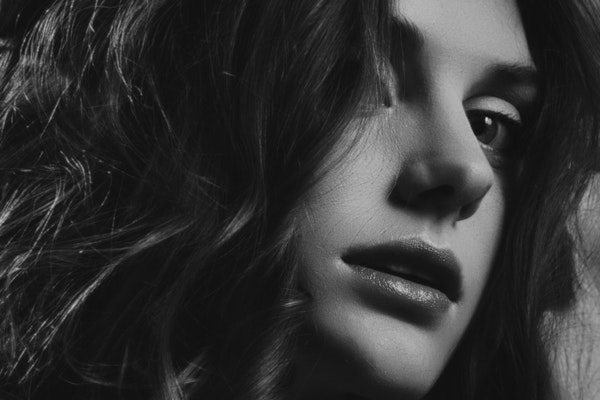 追女下属不成功？该如何追求她？