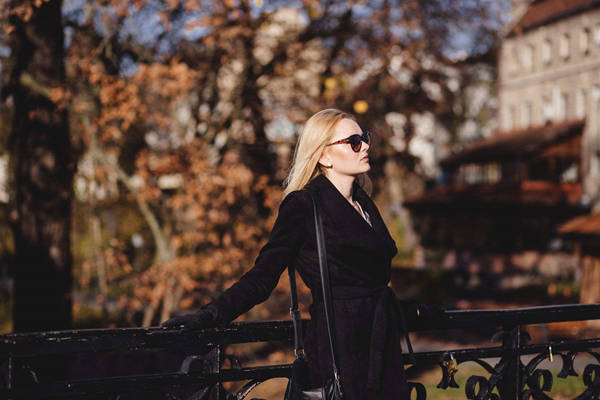 和内向女生怎么找话题聊天？说什么？