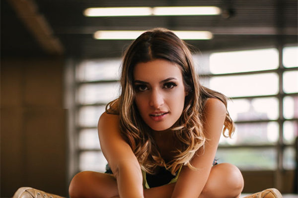 如何找话题和异性聊天？学会这3招和她畅聊到天亮！