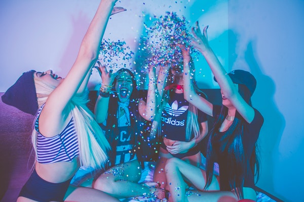 和妹子约会妹子带闺蜜