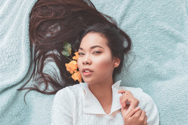 女孩在微信上问“在吗”该如何回答？