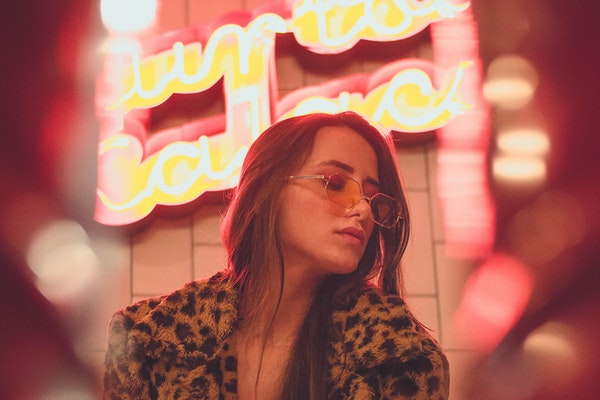 追女下属不成功？该如何追求她？