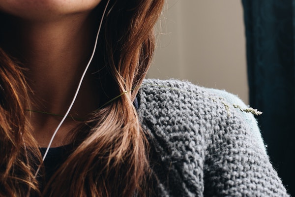 女生说再说吧有几个意思？到底该怎么回复？