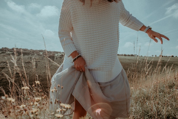 和妹子约会对方一直玩手机？教你如何机智应对