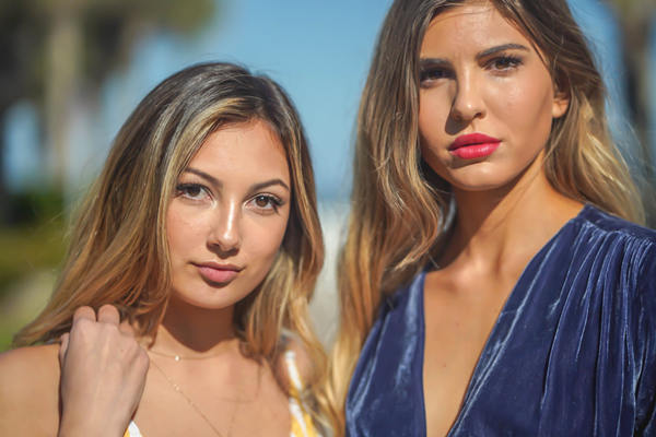 女生用她闺蜜试探我，我怎么做才能让她闺蜜帮我说好话？