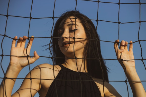 女孩子回答嘁是啥意思